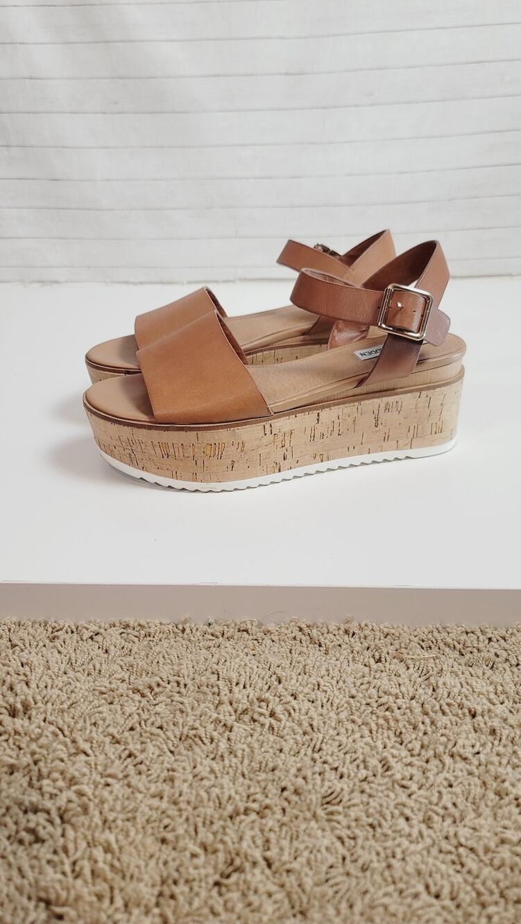 STEVE MADDEN CORRINA PLATFORM SANDAL IN CAMEL TAN, SZ 10